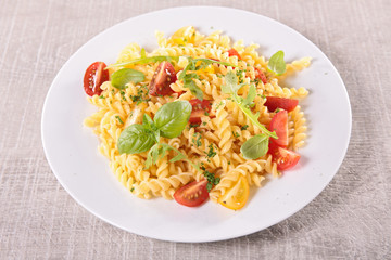 pasta salad with tomato and basil