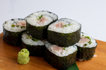 日本料理の寿司の人気なネギトロ巻き居酒屋寿司屋