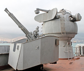 the city of Novorossiysk cruiser Mikhail Kutuzov In-11 — the Soviet 37-mm twin naval anti-aircraft gun