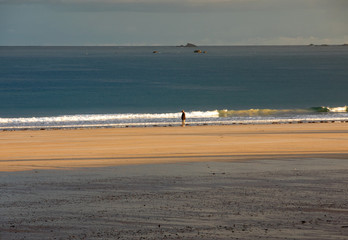Fototapeta na wymiar Morning on the beach in Saint Malo.Brittany, France
