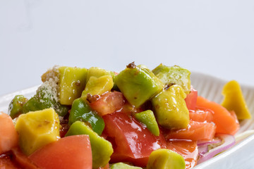 白背景にアボカドとサーモンのカルパッチョ女性に人気