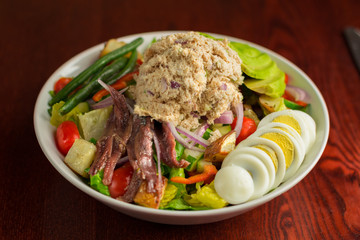 esnalada atun y huevo