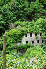 Fototapeta na wymiar ruin on hiking path Valle dei Mulini, Amalfi Coast, Italy