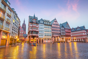 Fototapeta na wymiar Old town square romerberg in Frankfurt, Germany