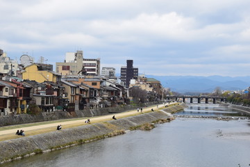 Fototapeta na wymiar Canal Kamo river Kyoto Japon