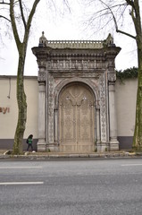 Fototapeta na wymiar ancient palace gate