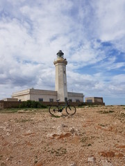 faro di capo grecale con bici-isola di Lampedusa-