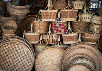 Korbwaren auf einem Markt in Asien