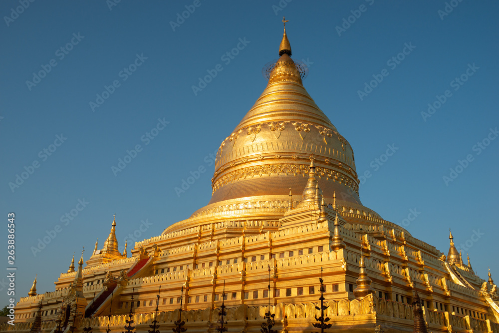 Wall mural shwezigon pagoda