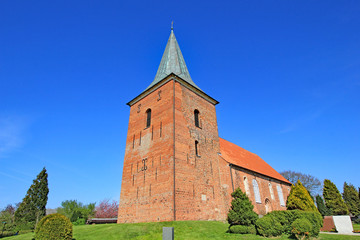 Misselwarden: Backsteinkirche St. Katharinen (13. Jh., Niedersachsen)