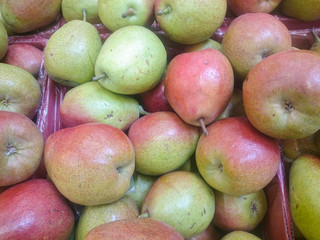 Fresh pears on the shelves of the market