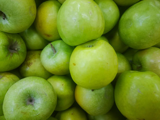 Red and green apple fruits in a supermarket