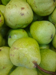 Fresh pears on the shelves of the market