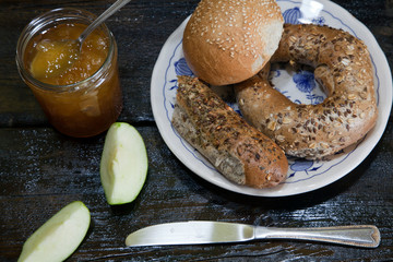donuts with powdered sugar