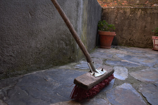 cepillo de madera antiguo para barrer y limpiar 