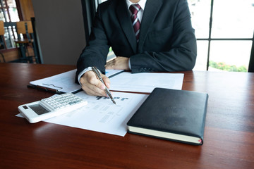 Businessmen, financial, work, accounting, investment advisors Consulting work Work in the office