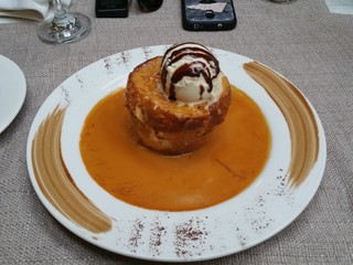 Cream Brulee Served with Ice Cream