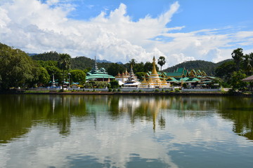 Fototapeta premium Temples Mae Hong Son Thaïlande