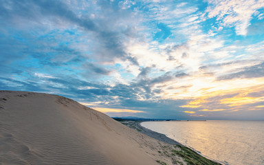 夕暮れの鳥取砂丘