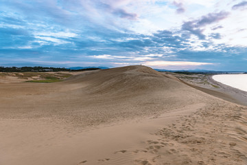 夕暮れの鳥取砂丘