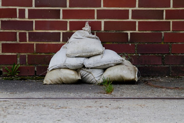Sandsäcke zum Hochwasserschutz