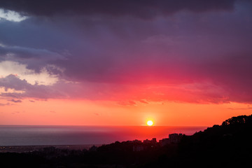 Obraz premium This is a capture of a sunset in Beirut and you can see the orange color formed by the sun and the beautiful horizon