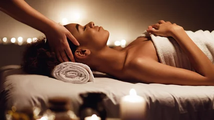Foto op Canvas Meisje met massage en genieten van aromatherapie in spa © Prostock-studio