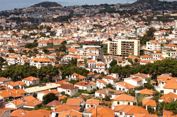 Fototapeta na wymiar Blick über das Zentrum von Funchal auf Madeira
