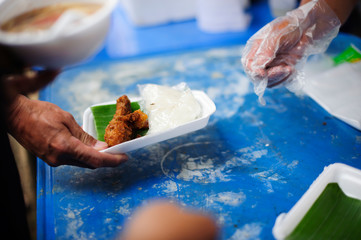 Donate food to hungry people : Concept of poverty and hunger : concept social contribution