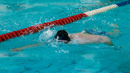 Crawl swimming competitions in the sports pool