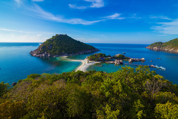 Obraz premium Seascape morning sunny day blue sky with idyllic island