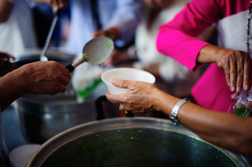 Social Problems of Poverty Helped by Feeding : Concepts problems of life the poor : Volunteers Share Food to the Poor to Relieve Hunger