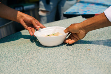 Social Problems of Poverty Helped by Feeding : Concepts problems of life the poor : Volunteers Share Food to the Poor to Relieve Hunger