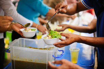 Beggar begs food from donors: concept of poverty in Asian society: Care concept : From the philanthropist to help