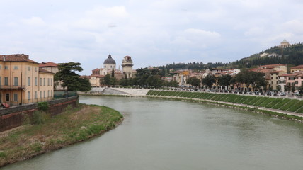 Fototapeta na wymiar Verona vista fiume