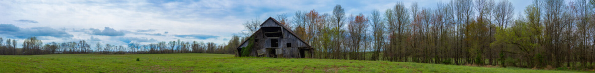 Obraz premium Panorama of an Old Abandoned Barn
