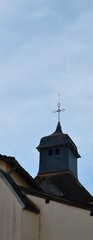 Fototapeta na wymiar Clocher de l'église du village de Salies de Béarn dans le Béarn dans les Pyrénées Atlantiques