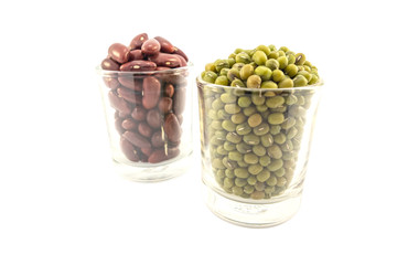 Isolated object of dried kidney beans and mung beans