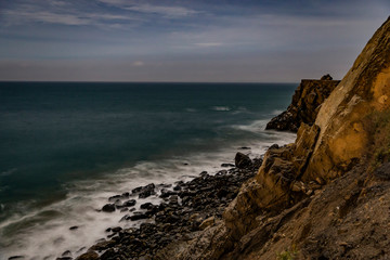 Fototapeta na wymiar sunset over the cliffs and ocean in California