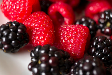frutti di bosco more e lamponi