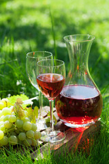 Rose wine and grapes