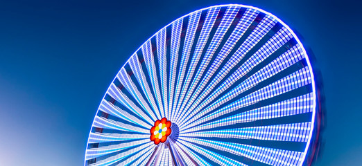 ferris wheel spinning