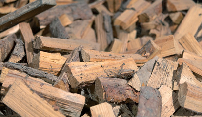 Gespaltene Brennholzscheite