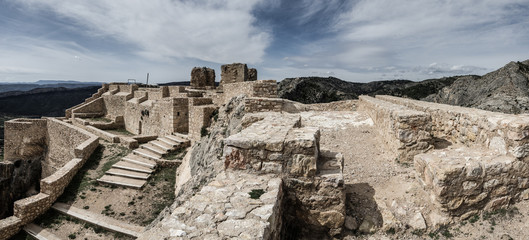 Fototapeta premium Vista panorámica del castillo de Uncastillo 