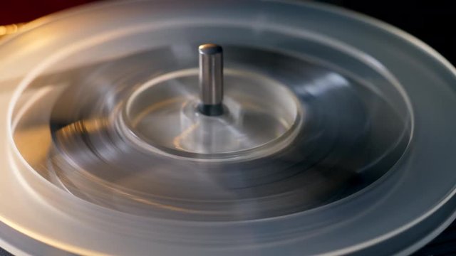Rapid spinning of a recording reel