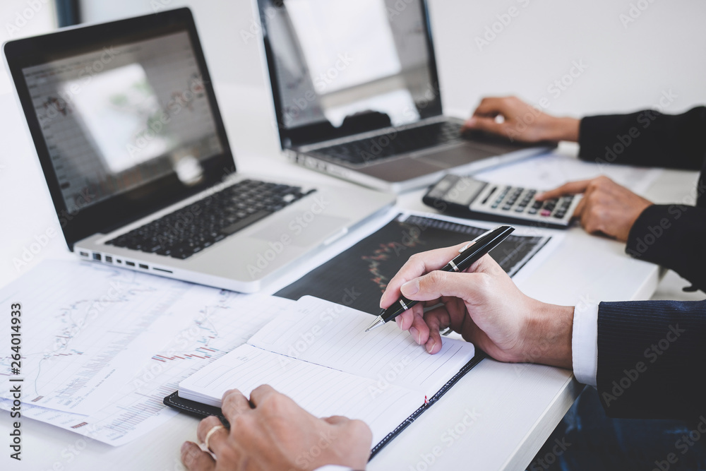 Aufkleber business team investment working with computer and analysis graph stock market trading with stock ch