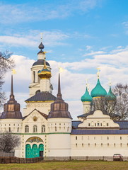 Fototapeta na wymiar Holy Vvedensky Monastery in Yaroslavl
