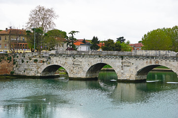 Obraz premium Tiberius Bridge in the historic center of Italian Rimini