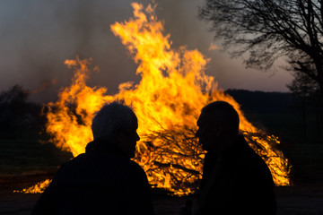 Fototapeta premium Easter fire with two men