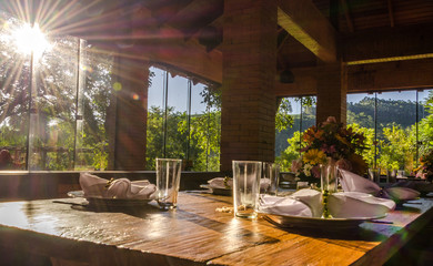 O sol sobre a mesa